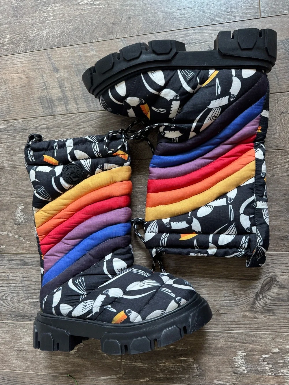 FARM Rio Graphic Toucans Puffy Tall Winter Boots Women 7 Rainbow Quilted NWOT